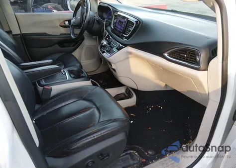 2017 Chrysler Pacifica Touring-L Plus z USA, uszkodzony, nr VIN 2C4RC1EG9HR543701